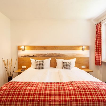Lustiger Hirsch Otel Akams Dış mekan fotoğraf