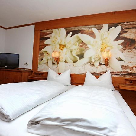 Lustiger Hirsch Otel Akams Dış mekan fotoğraf