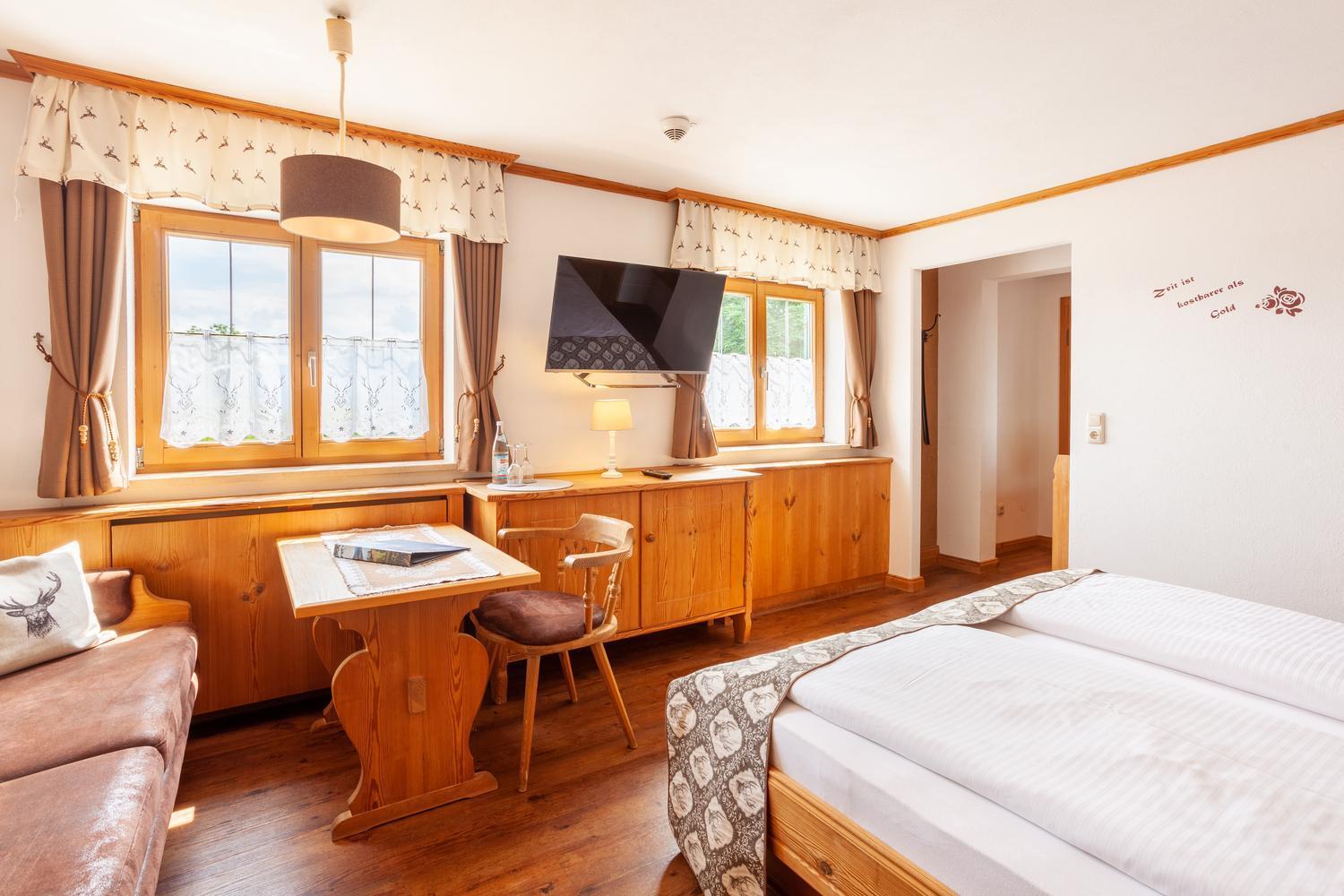 Lustiger Hirsch Otel Akams Dış mekan fotoğraf