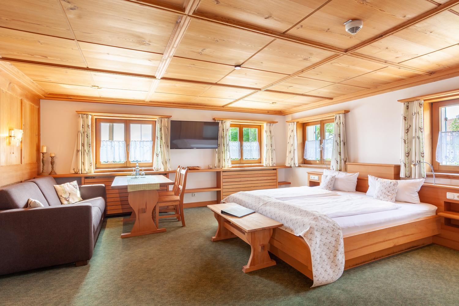 Lustiger Hirsch Otel Akams Dış mekan fotoğraf