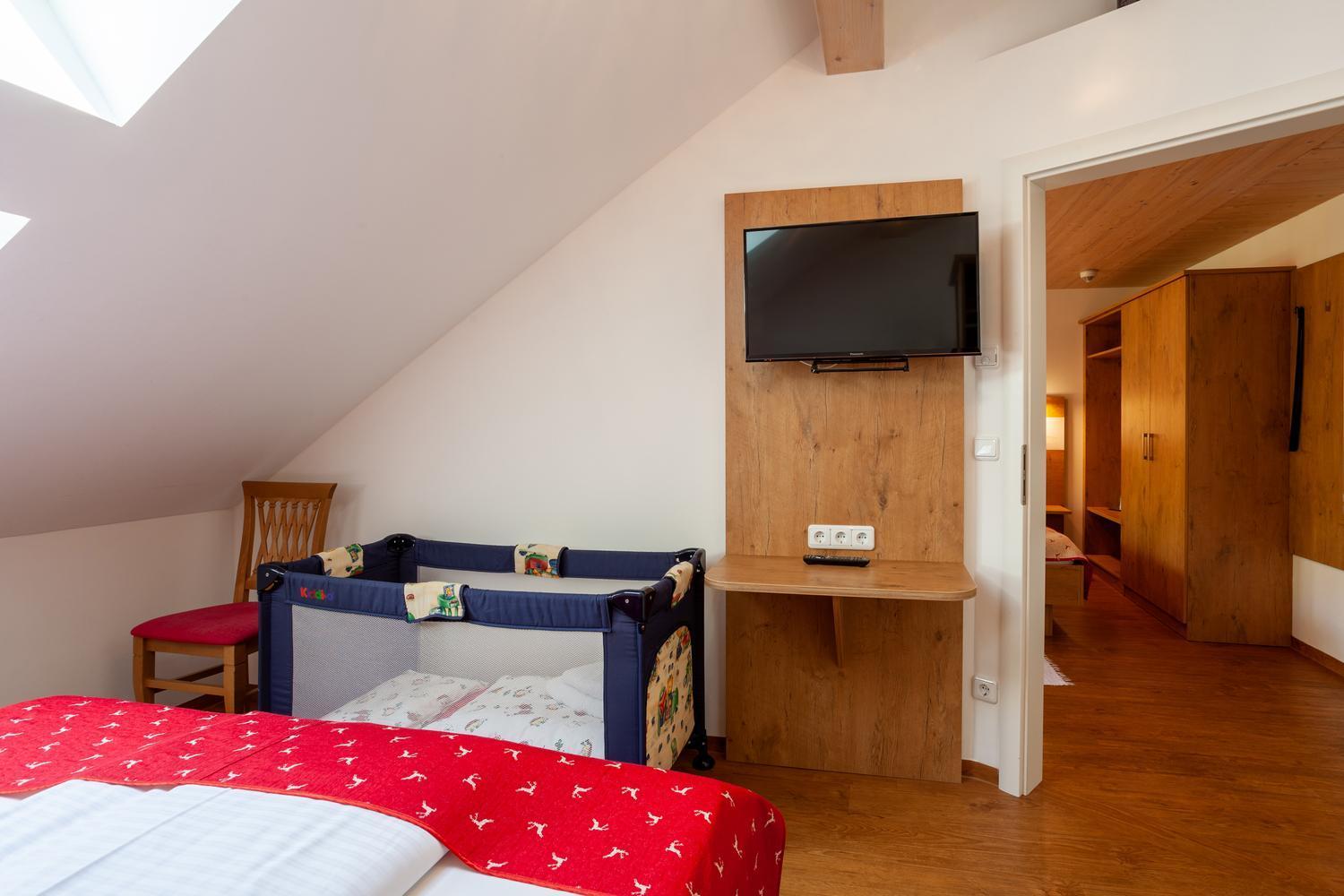 Lustiger Hirsch Otel Akams Dış mekan fotoğraf
