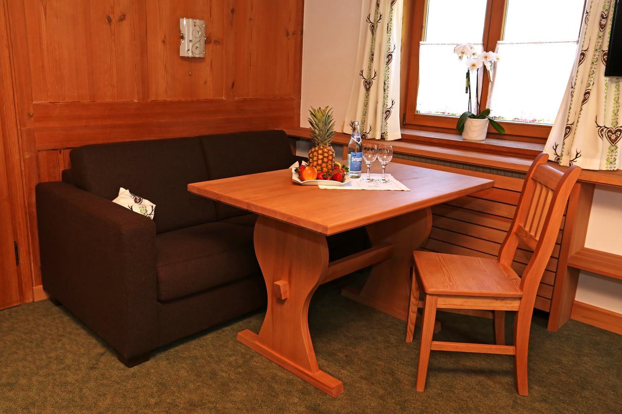 Lustiger Hirsch Otel Akams Dış mekan fotoğraf