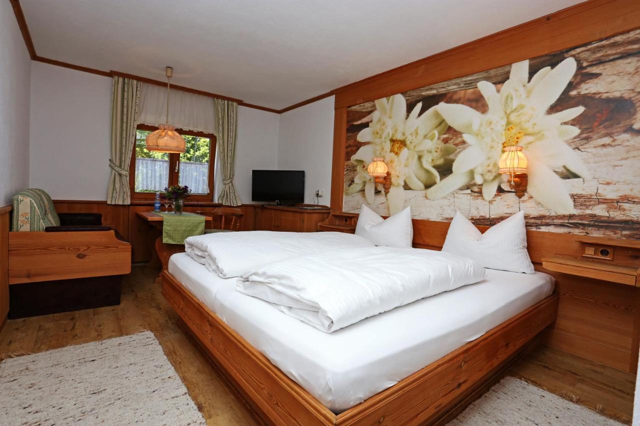 Lustiger Hirsch Otel Akams Dış mekan fotoğraf