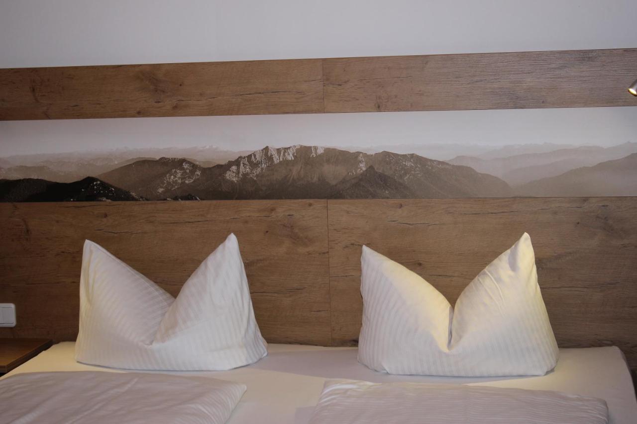 Lustiger Hirsch Otel Akams Dış mekan fotoğraf