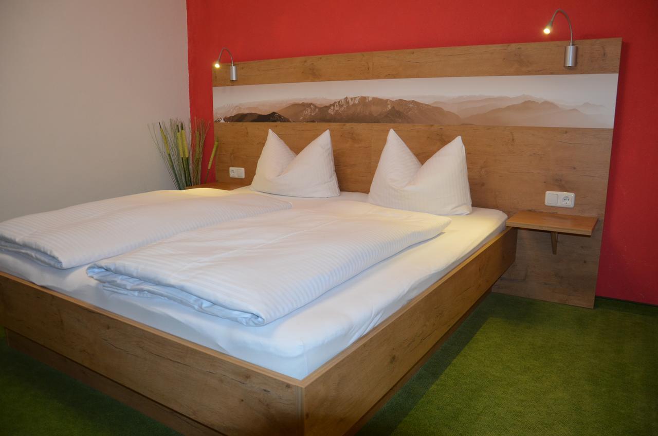 Lustiger Hirsch Otel Akams Dış mekan fotoğraf