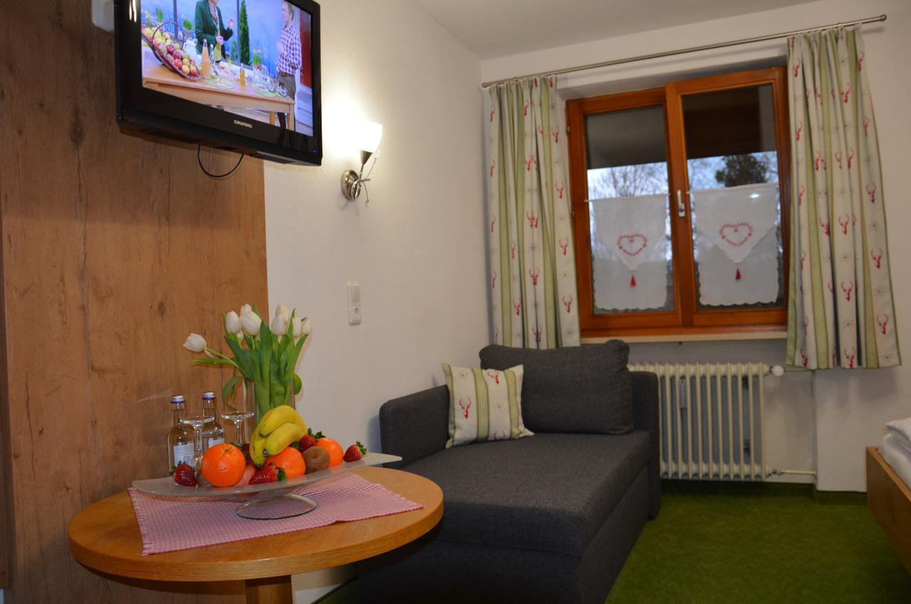 Lustiger Hirsch Otel Akams Dış mekan fotoğraf