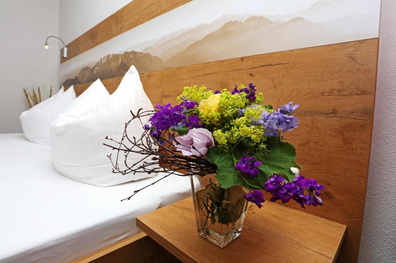 Lustiger Hirsch Otel Akams Dış mekan fotoğraf