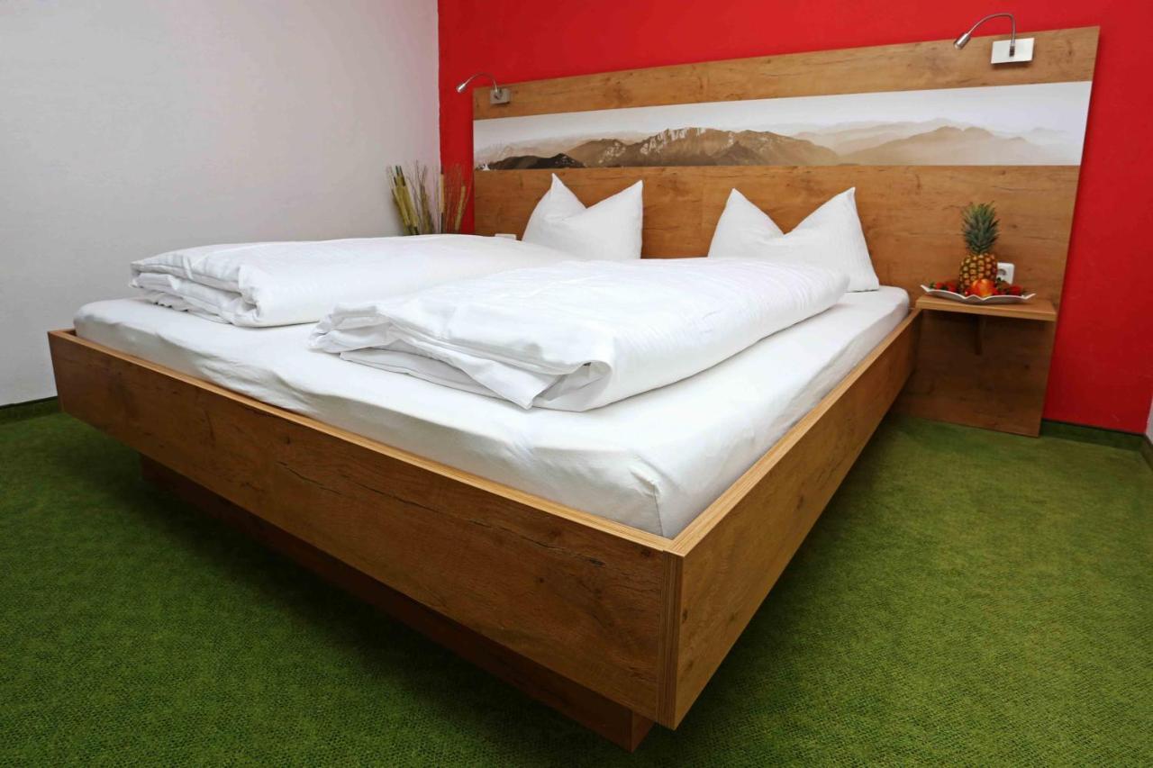 Lustiger Hirsch Otel Akams Dış mekan fotoğraf