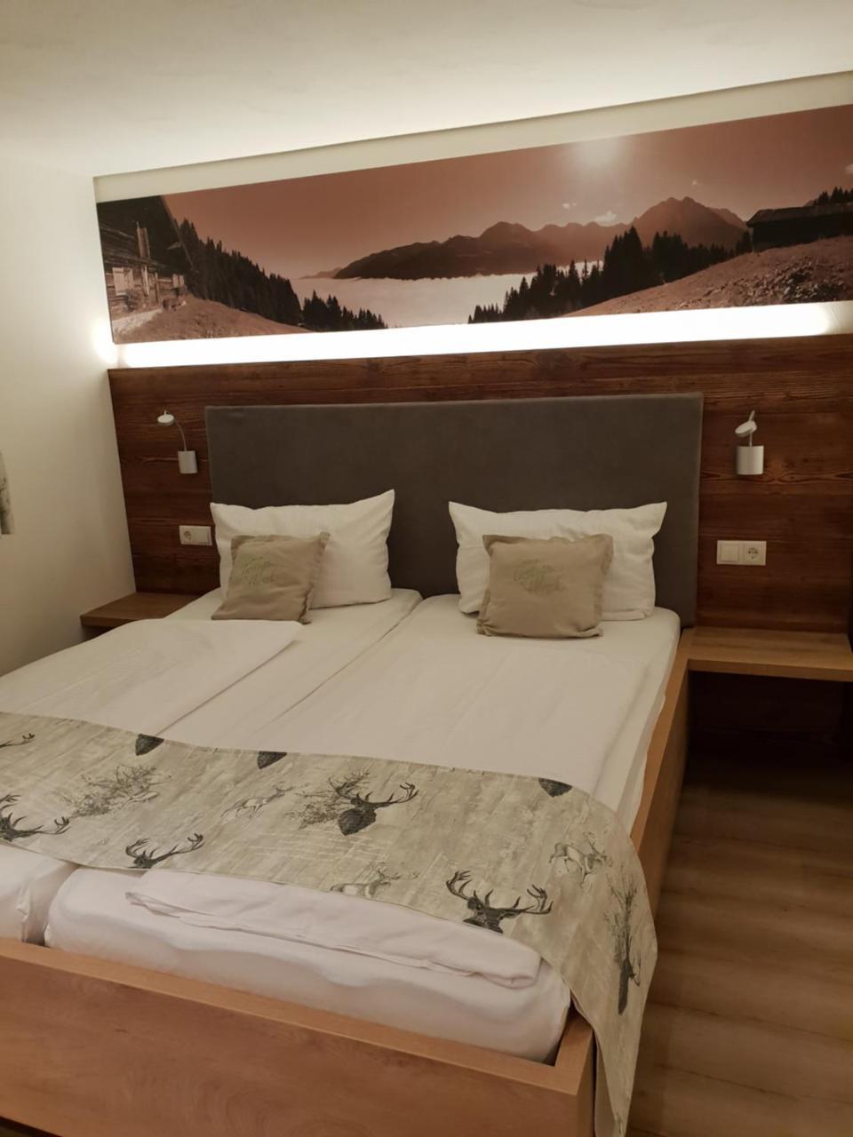 Lustiger Hirsch Otel Akams Dış mekan fotoğraf