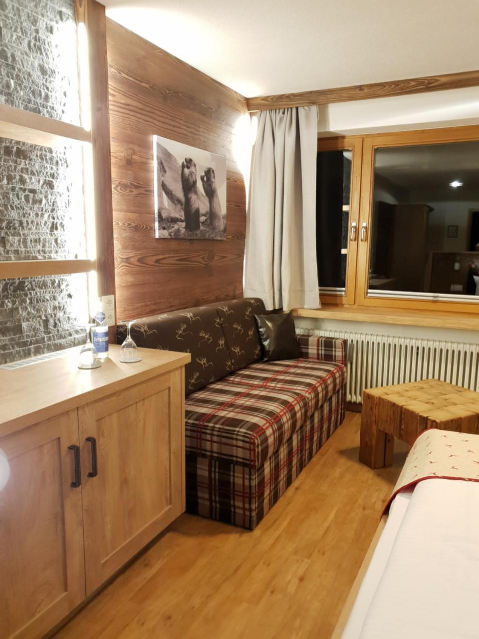 Lustiger Hirsch Otel Akams Dış mekan fotoğraf