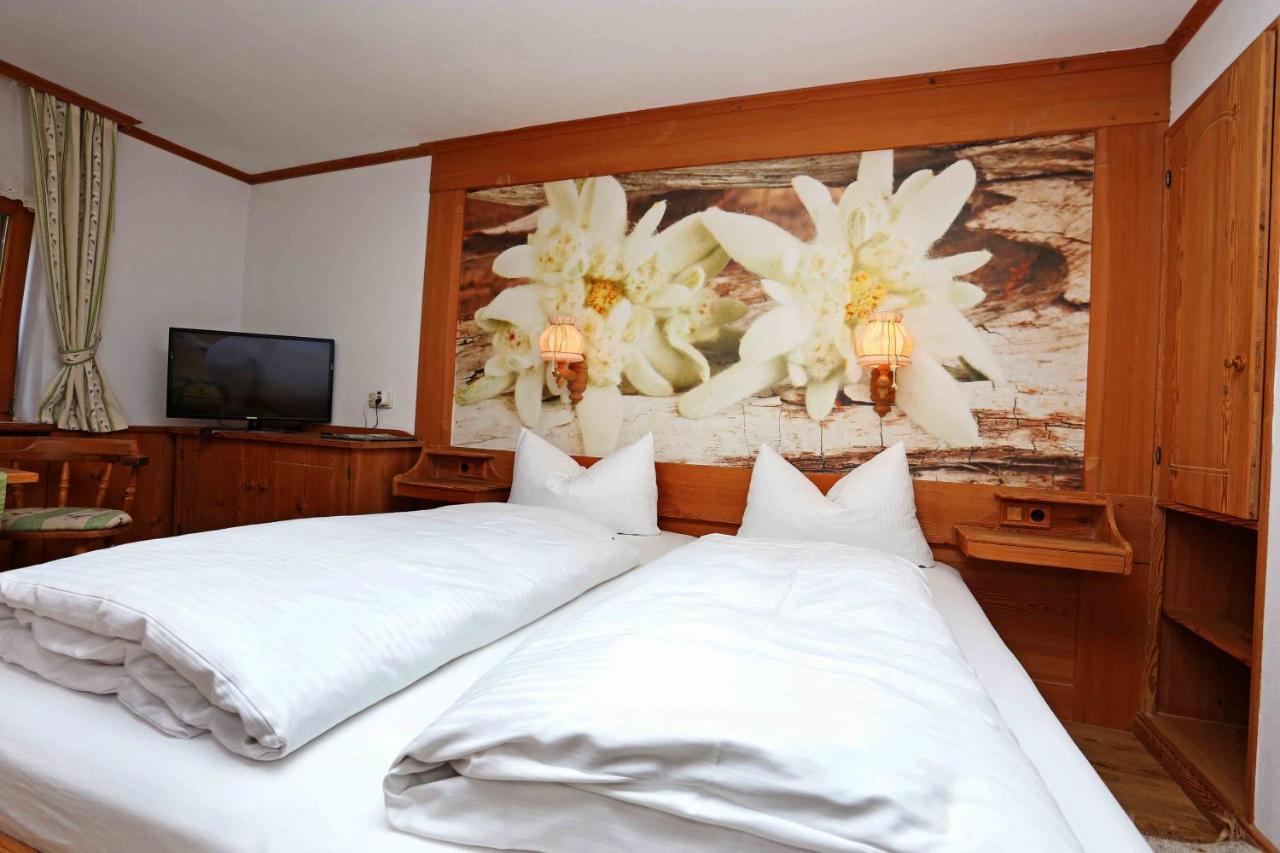 Lustiger Hirsch Otel Akams Dış mekan fotoğraf