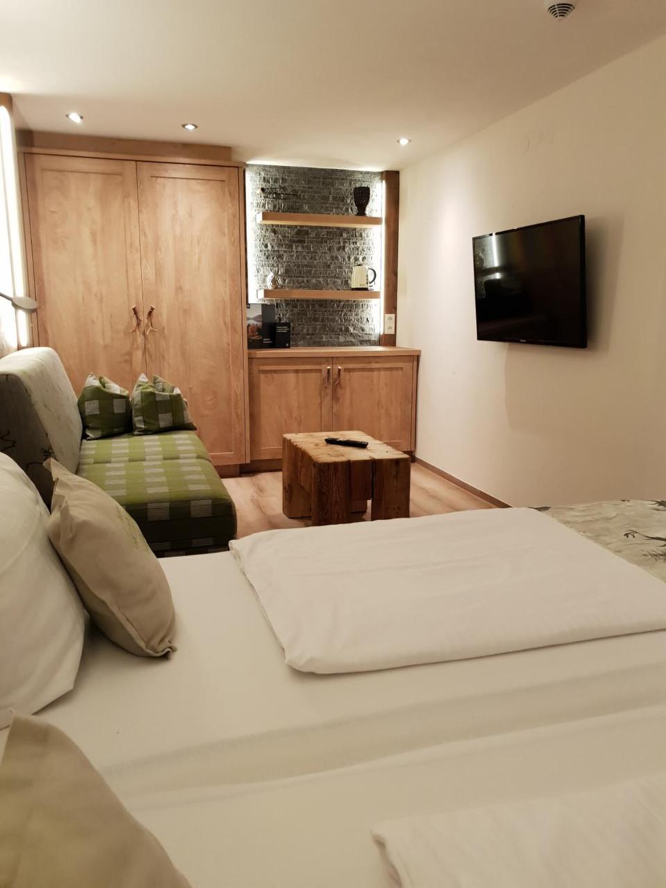Lustiger Hirsch Otel Akams Dış mekan fotoğraf