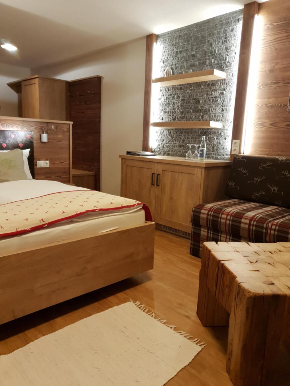 Lustiger Hirsch Otel Akams Dış mekan fotoğraf
