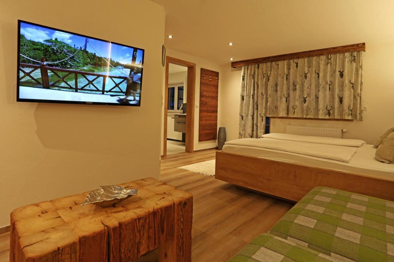 Lustiger Hirsch Otel Akams Dış mekan fotoğraf