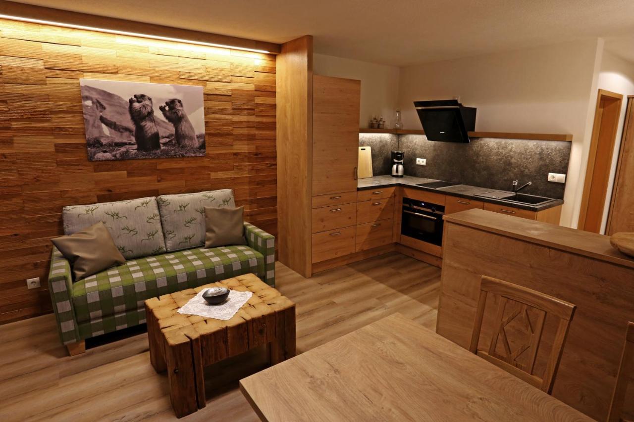 Lustiger Hirsch Otel Akams Dış mekan fotoğraf